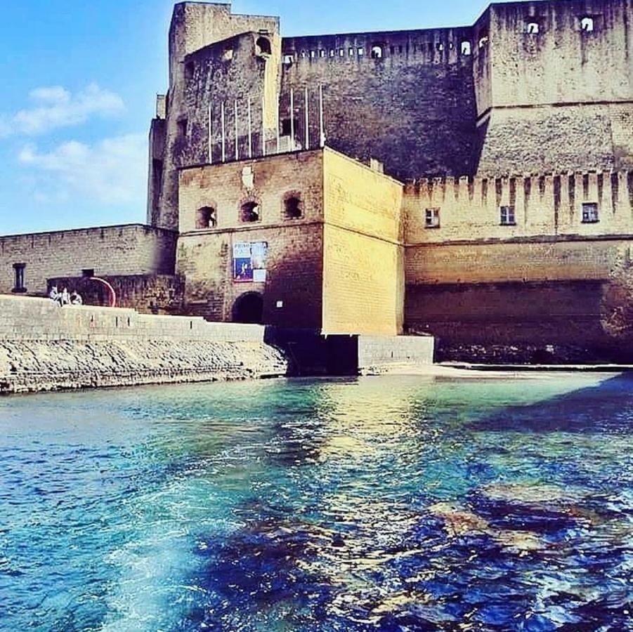 Ferienwohnung Napoli A Chiaia Exterior foto