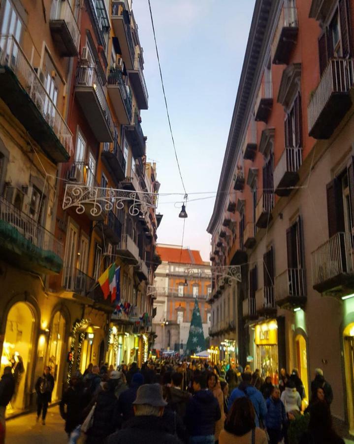 Ferienwohnung Napoli A Chiaia Exterior foto