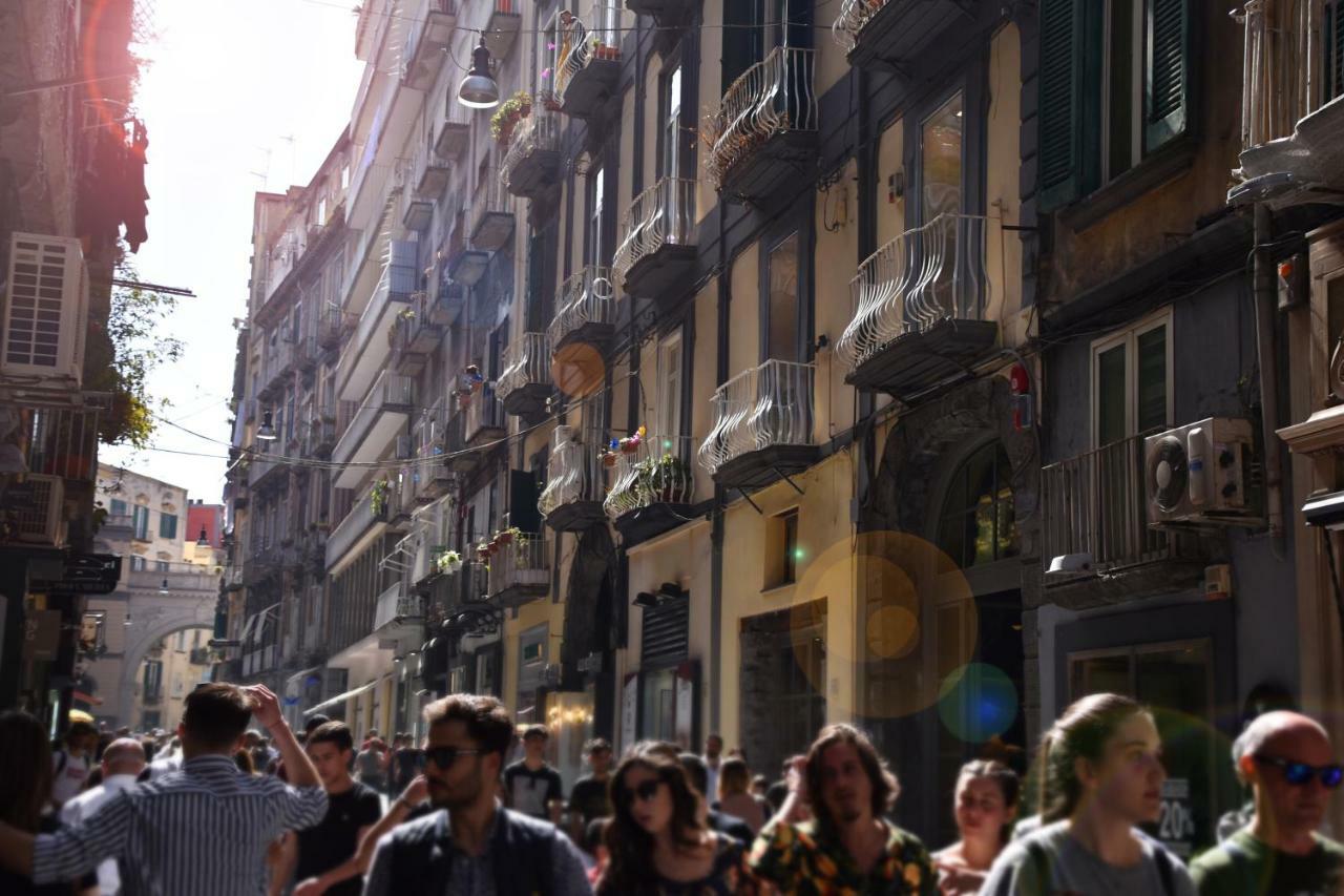 Ferienwohnung Napoli A Chiaia Exterior foto